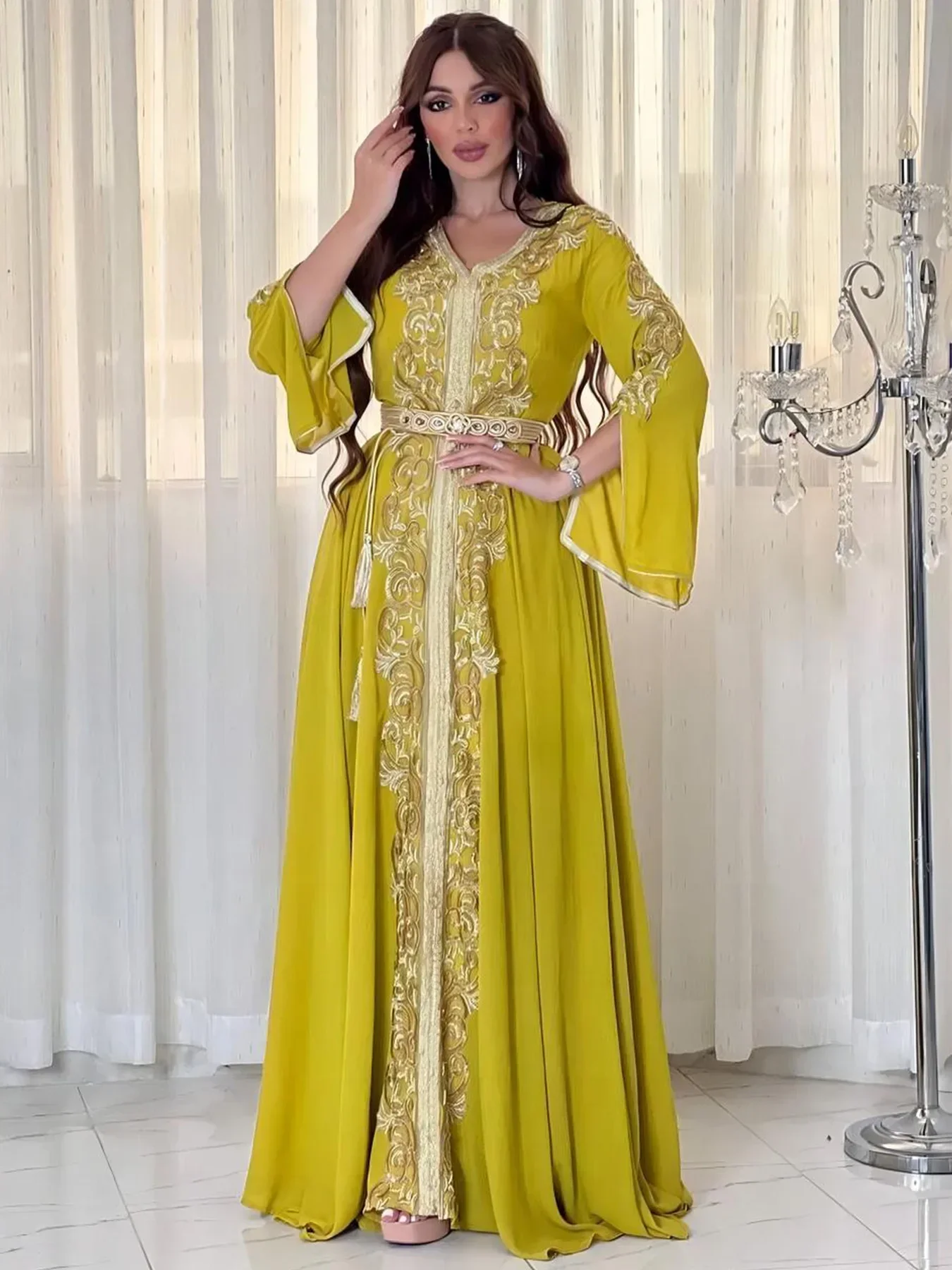 Robe de Soirée Musulmane Brodée - Abaya Marocaine, Caftan Islamique - image de produit 0