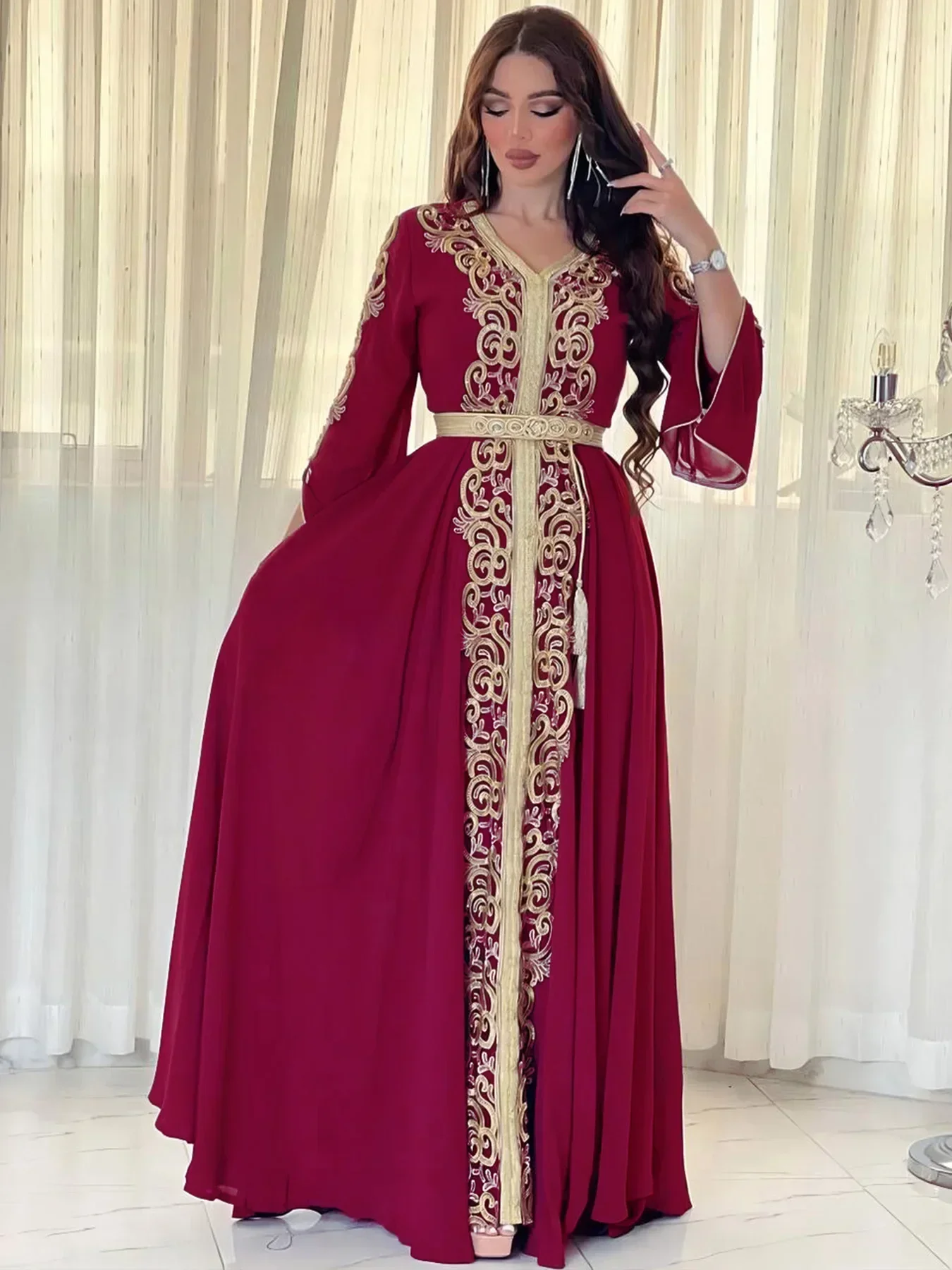 Robe de Soirée Musulmane Brodée - Abaya Marocaine, Caftan Islamique - image de produit 7