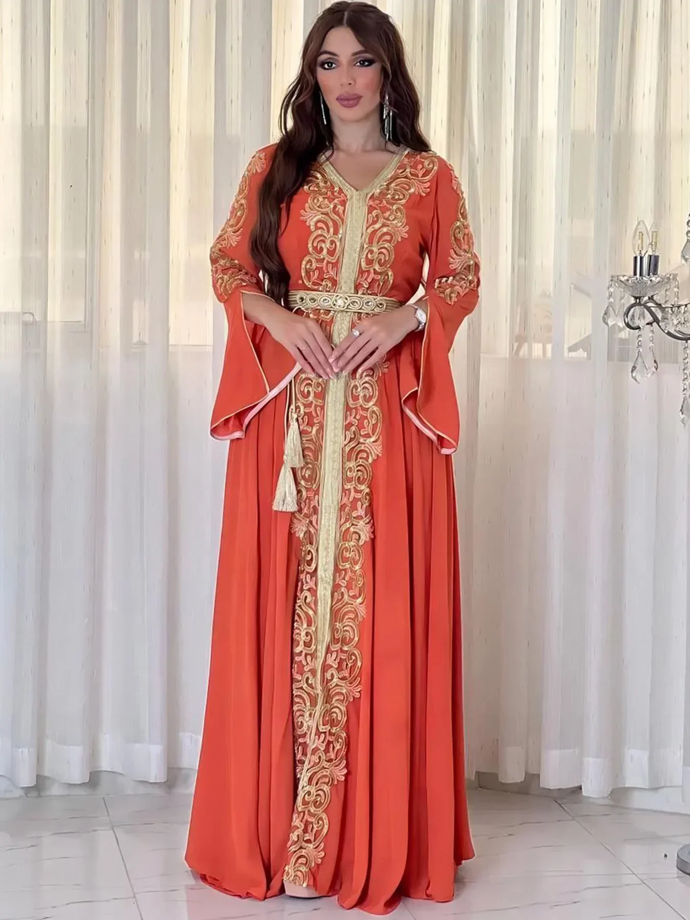 Robe de Soirée Musulmane Brodée - Abaya Marocaine, Caftan Islamique - image de produit 3